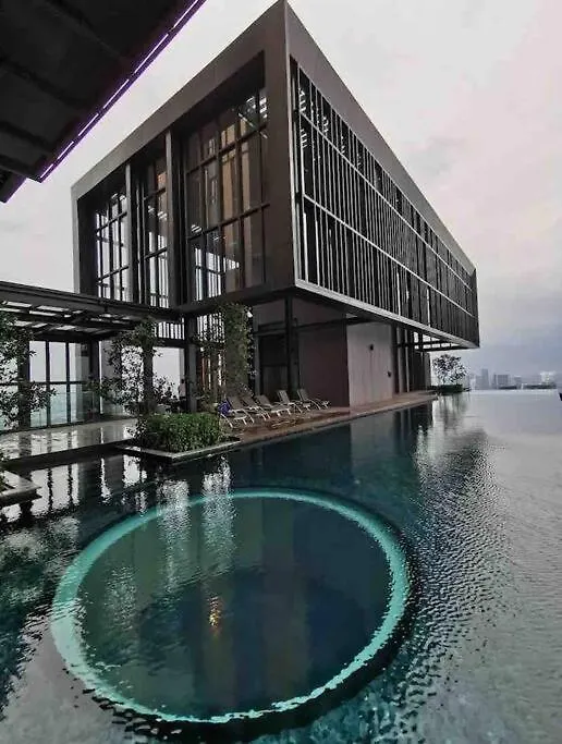 Apartment Infinity Pool, New 2 Bedroom, Near Bbcc Lalaport, Pnb 118, Klcc With High Speed Wifi Kuala Lumpur