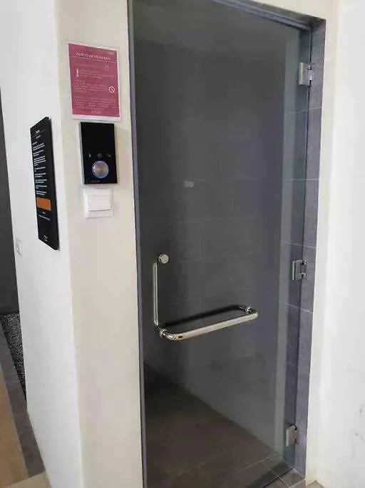 Infinity Pool, New 2 Bedroom, Near Bbcc Lalaport, Pnb 118, Klcc With High Speed Wifi Kuala Lumpur Apartment